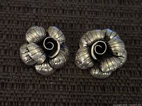 front view of both flower earrings