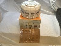 carousel on retail box showing overall design