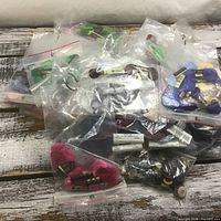 Overview of all bags of floss and accessories