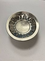 top view showing plain center and fluted rim