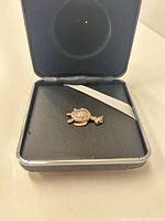 Pendant in box overview