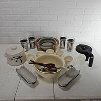 Full lot overview showing all kitchen items