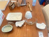 Overview of all seven molds on table