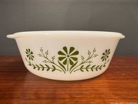 Side profile showing full Green Daisy pattern and handles