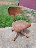 Front right view showing seat, backrest and base