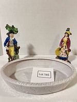 Full lot showing both figurines and bowl