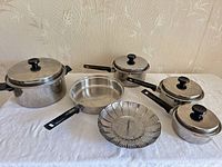 Full set: four lidded pots, skillet, steamer basket