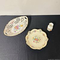 Overview of the three porcelain items: two reticulated bowls and one bud vase
