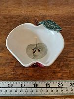 Top view showing interior apple motif and 3D leaf and stem