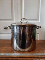 stock pot front view with lid on