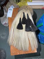 Front view of horsehair sporran showing cantle and tassels