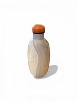 Front view of banded agate snuff bottle with carnelian stopper