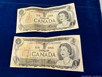 Both 1973 $1 Canadian banknotes front side
