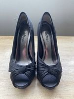 Front view Le Château black peep-toe pumps