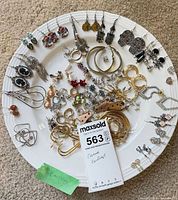 Overview of all costume jewelry on plate