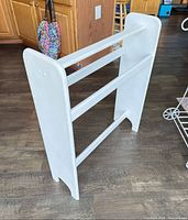 Front angled view showing three-rung rack