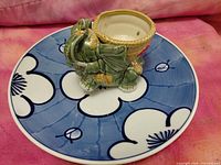 Top view of plate with elephant planter centered