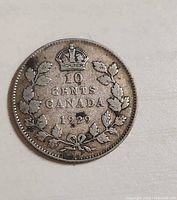 Reverse of 1929 Canadian 10-cent coin showing denomination, crown and wreath
