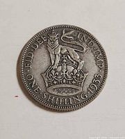 Reverse of coin showing lion on crown and 1933 date