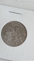 Reverse of 1982 50-cent coin showing Coat of Arms