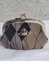 Front view showing orb logo, kiss-lock frame and pattern