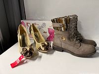 Overview of both shoe pairs