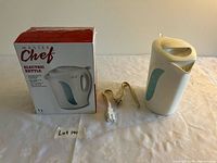 Kettle, power cord and retail box overview
