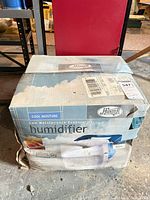 Damaged box showing Hunter humidifier branding and product photo