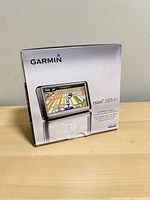 Front of Garmin nüvi 265WT box