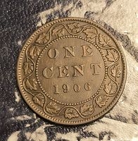 Reverse side displaying ONE CENT 1906 and maple leaf wreath