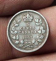 Reverse of 1907 Canada 5 cent coin showing crown, denomination, date, maple leaf wreath
