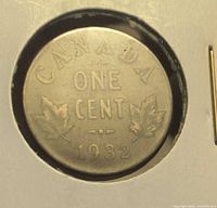 Reverse of 1932 Canada 1 cent showing CANADA ONE CENT 1932 and maple leaves