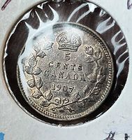 Reverse view showing 5 CENTS CANADA 1907 within wreath under crown