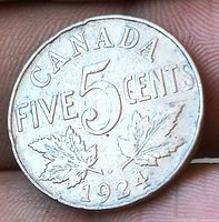 Reverse of 1924 Canadian 5-cent coin showing denomination, maple leaves, date