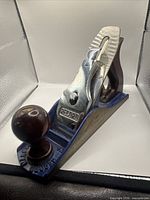 Left front angle showing knob, sole, cap iron stamped Record