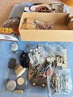 Overview of box with loose figures, accessories, blister bubble and cardback