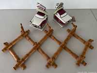 Full lot showing pair of classic car bookends and wooden accordion hat rack
