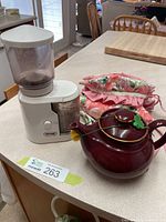 Coffee mill, teapot with cosy overview