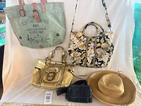Overview of all five items in lot