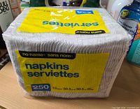 Front view of sealed 250-count No Name napkins package