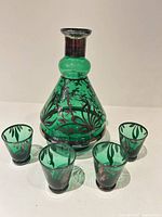 Full set: decanter and four glasses front view