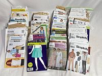 Full lot overview showing multiple pattern envelopes from various brands