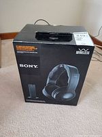 Front of Sony MDR-RF985RK retail box showing headphones and base