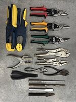 Full layout of all hand tools in lot