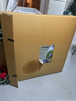 Full view of boxed Noma wreath showing packaging condition
