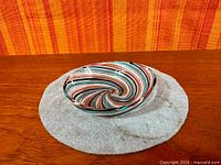 Top view showing full ribbon swirl pattern