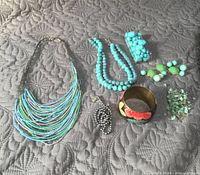 Overview of all jewellery pieces laid out