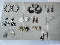 Overview of all earrings on display pad