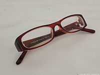 Three-quarter view showing frame color and style