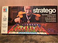 Front of Stratego box showing artwork and branding